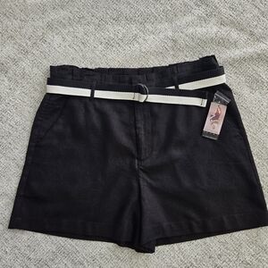 Sofia by Sofia Vergara Linen Black High Waist Shorts with Black & White Belt
